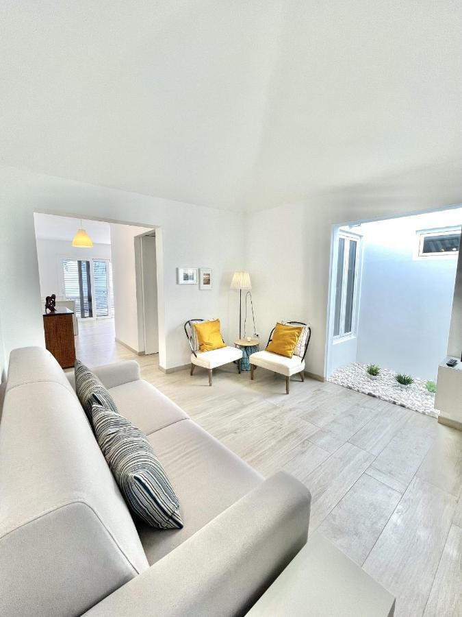 Casahost Townhouse Lise Villa ปูแอร์โตเดลคาร์เมน ภายนอก รูปภาพ