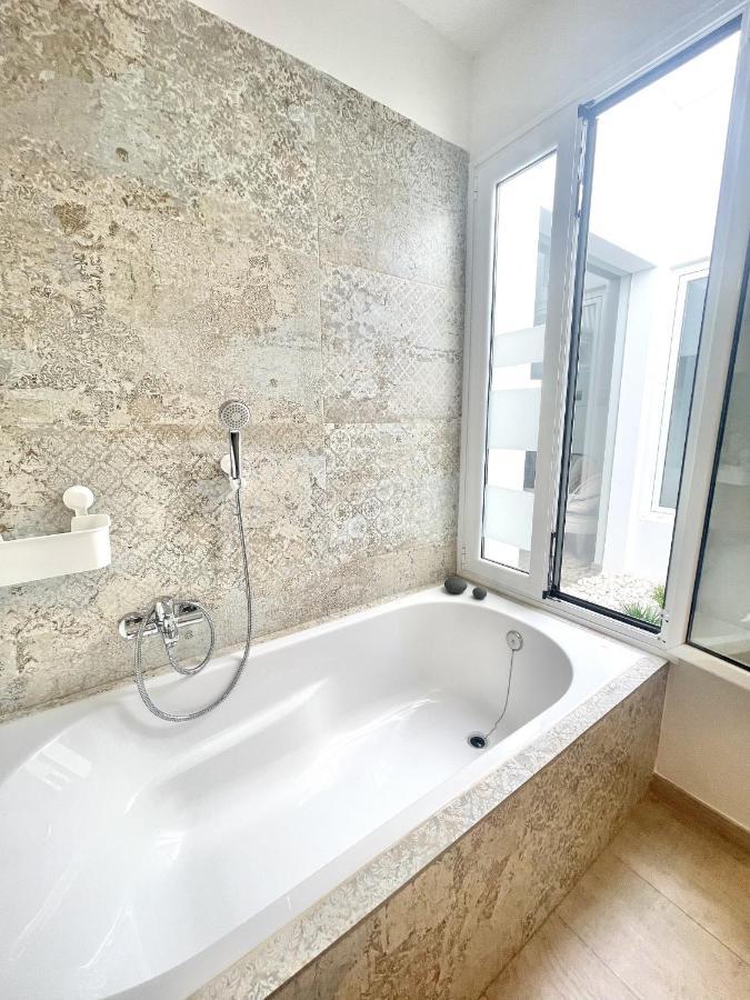 Casahost Townhouse Lise Villa ปูแอร์โตเดลคาร์เมน ภายนอก รูปภาพ