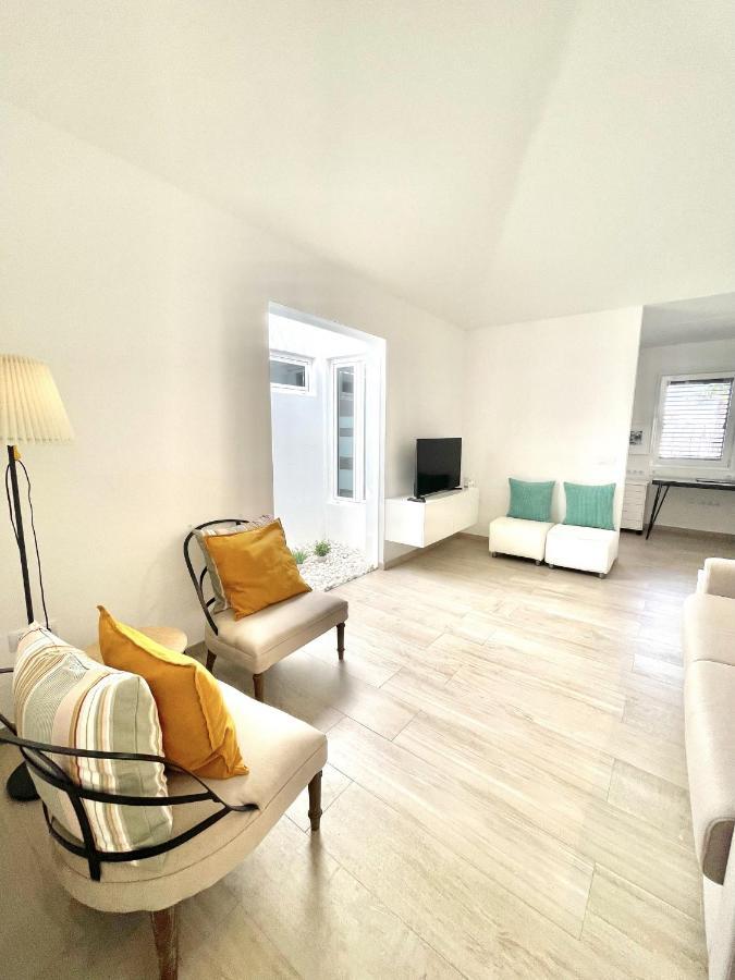 Casahost Townhouse Lise Villa ปูแอร์โตเดลคาร์เมน ภายนอก รูปภาพ