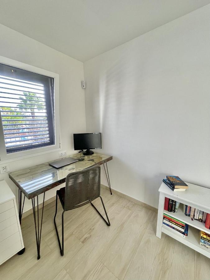 Casahost Townhouse Lise Villa ปูแอร์โตเดลคาร์เมน ภายนอก รูปภาพ